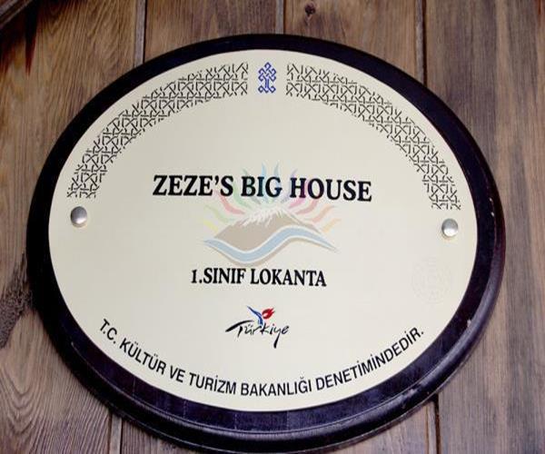 Zeze’s Big Hous Cafe ve Bistro