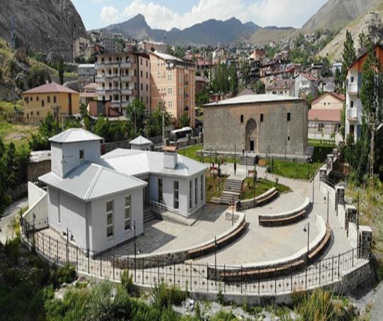 Meydan Medresesi / Medreseya Meydanê