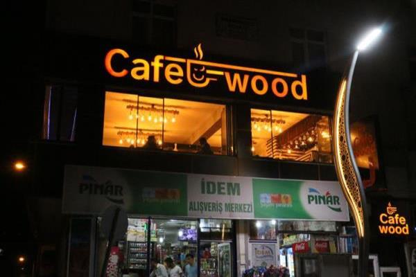 Vedat Erdal / Cafe Wood