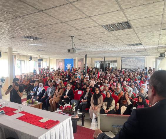 Hakkari Ak Parti'de kadın buluşması