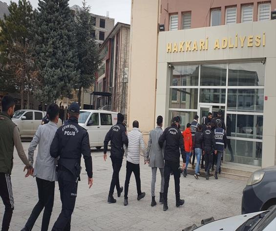 Hakkari'de 3 kişi tutuklandı
