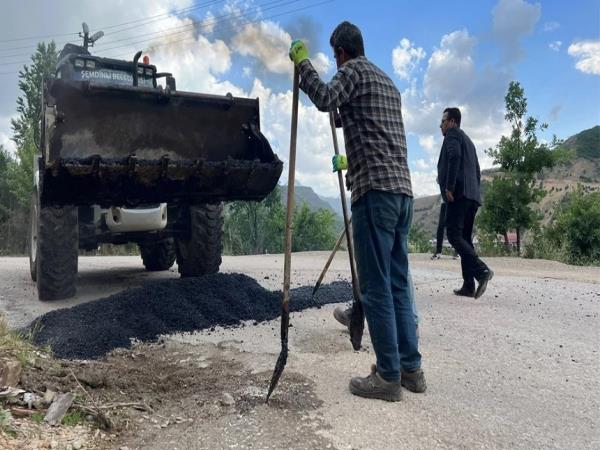 Şemdinli'de hasarlı yollar için onarım çalışması yapıldı